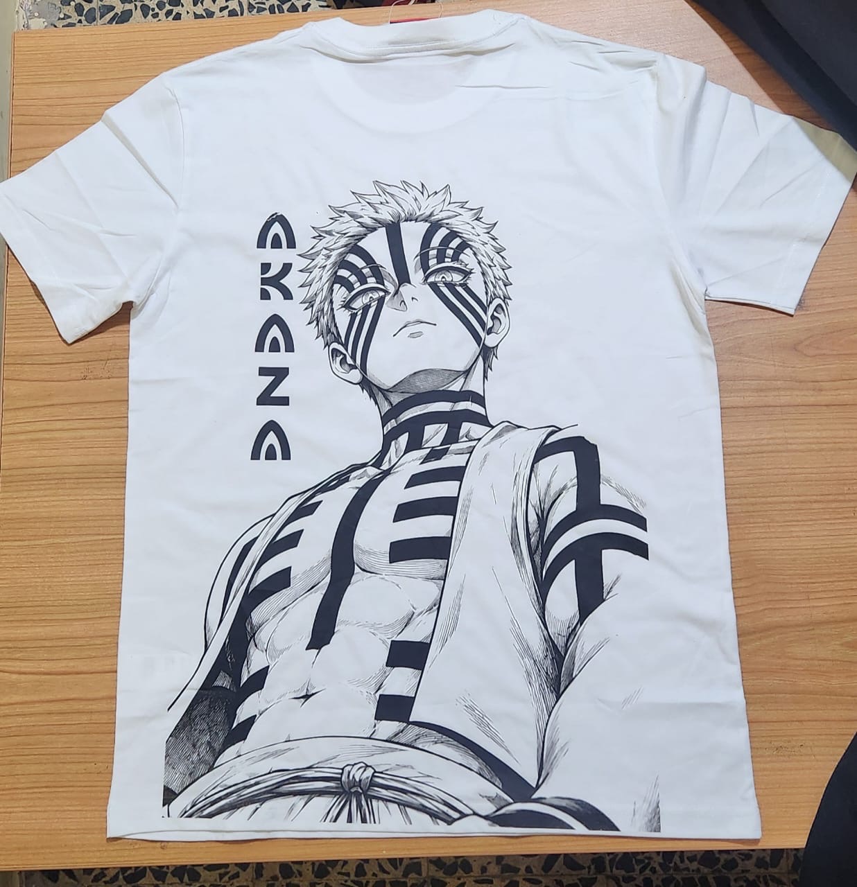 T shirt personnalisé akaza